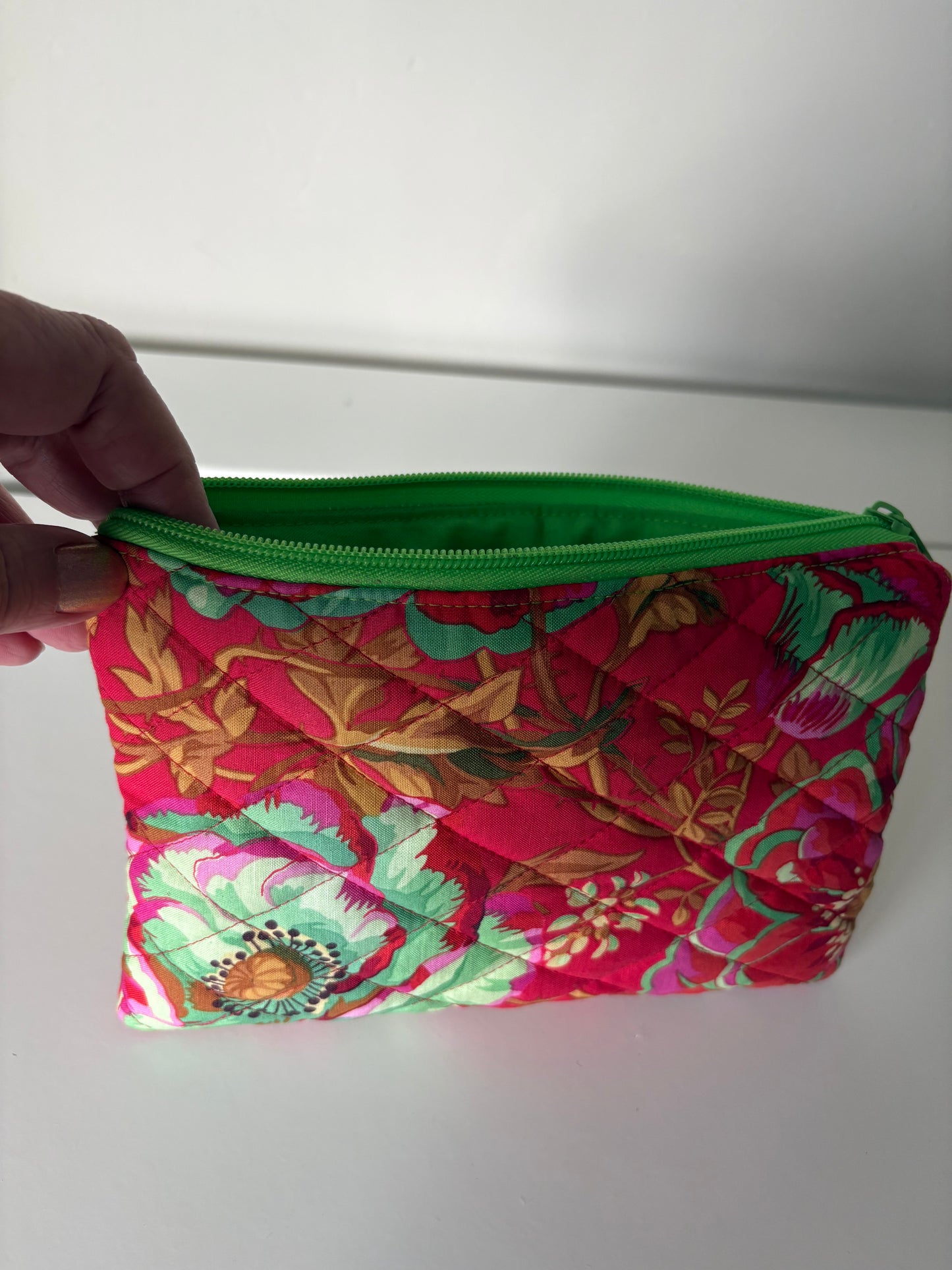 Dorothy's Rose Garden - Quilted Medium Zip Pouch