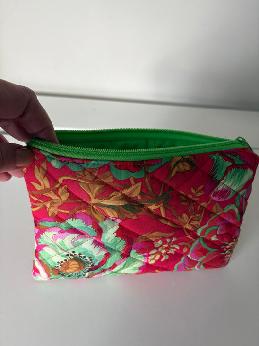Dorothy's Rose Garden - Quilted Medium Zip Pouch