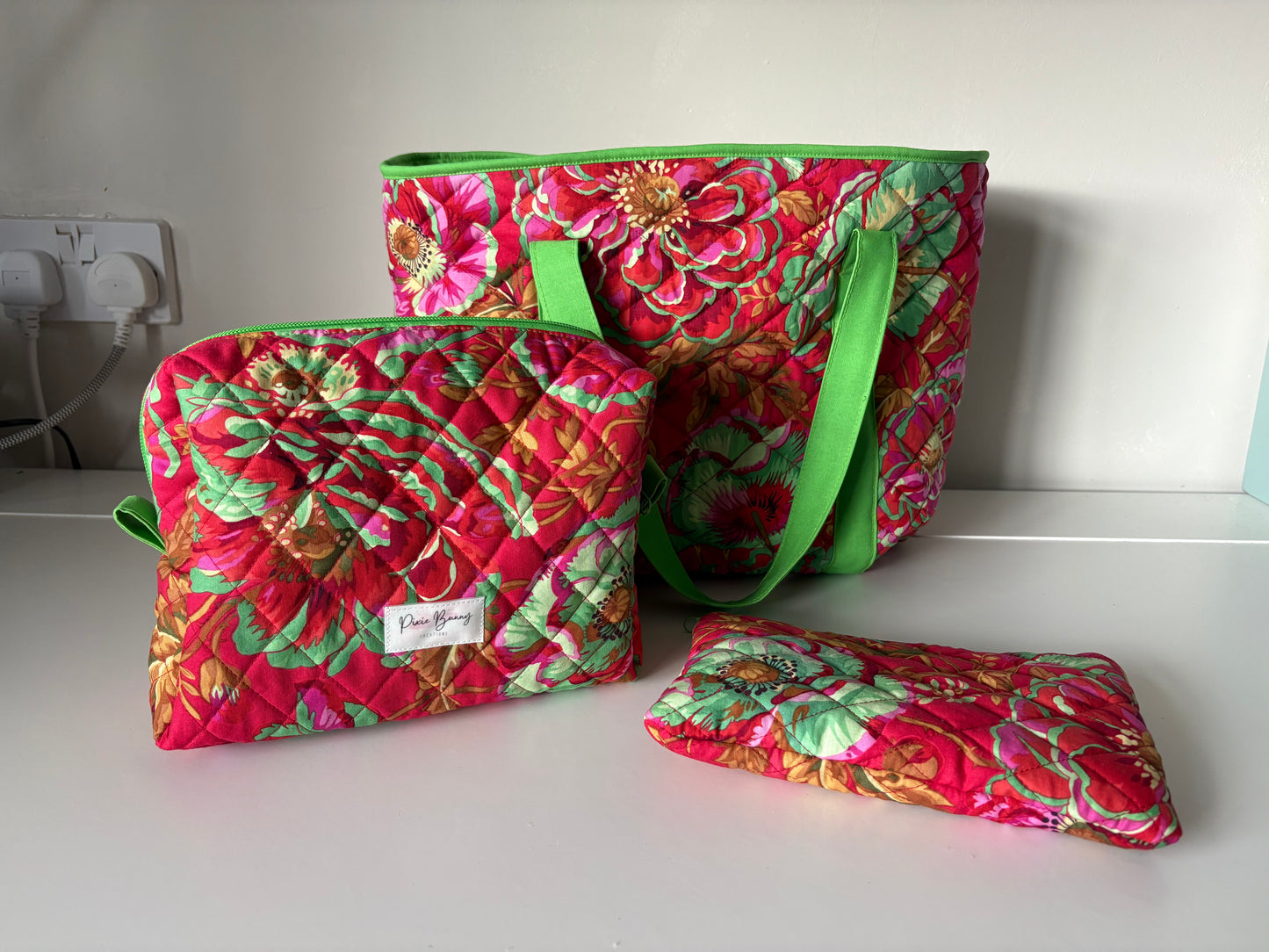Dorothy's Rose Garden - Quilted Medium Zip Pouch
